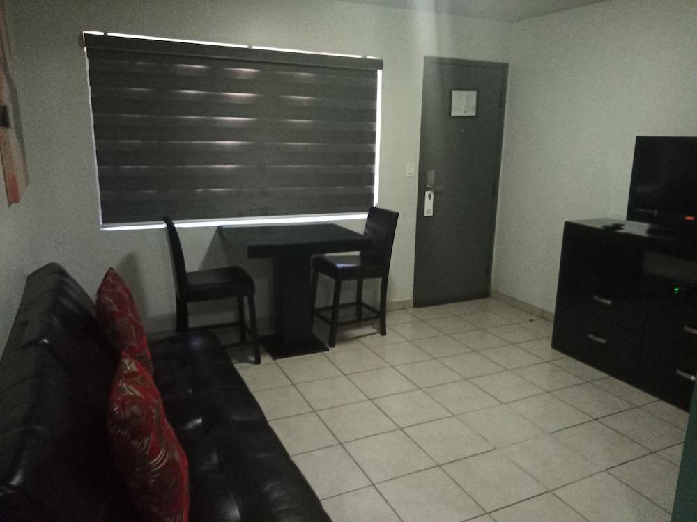 Baja La Mesa Hotel 4*